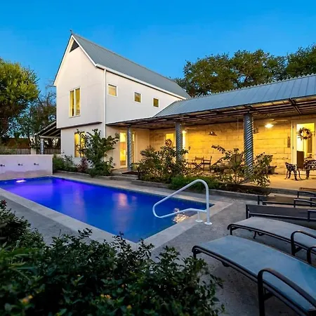 Estancia - Pool Hot Tub Ping Pong